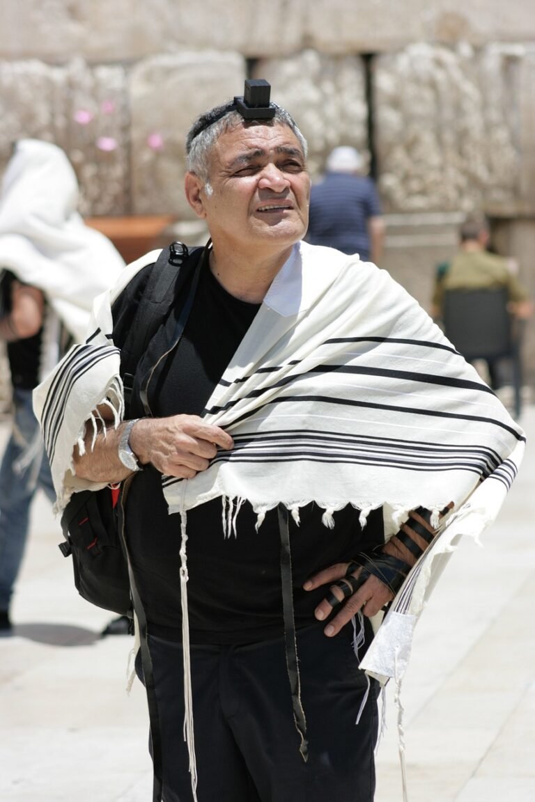 old, man, tallit-801507.jpg